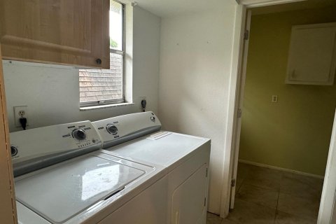 House in Port St. Lucie, Florida 3 bedrooms, 130.81 sq.m. № 2353041 - photo 6