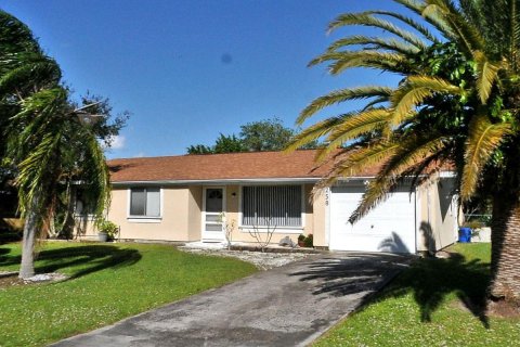 Villa ou maison à Port St. Lucie, Floride 3 chambres, 130.81 m2 № 2353041