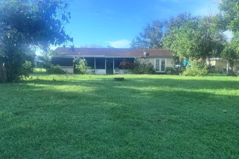 House in Port St. Lucie, Florida 3 bedrooms, 130.81 sq.m. № 2353041 - photo 23