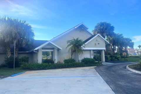 House in Port St. Lucie, Florida 3 bedrooms, 130.81 sq.m. № 2353041 - photo 25