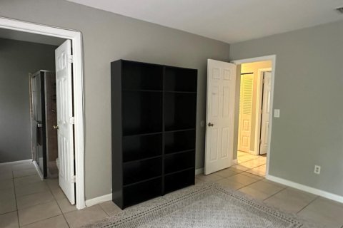 House in Port St. Lucie, Florida 3 bedrooms, 130.81 sq.m. № 2353041 - photo 9