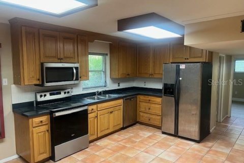 Villa ou maison à louer à Tampa, Floride: 4 chambres, 206.89 m2 № 2131217 - photo 4