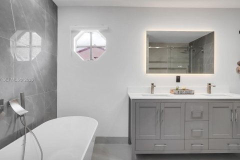 Townhouse in Lauderhill, Florida 3 bedrooms, 207.26 sq.m. № 2048005 - photo 25