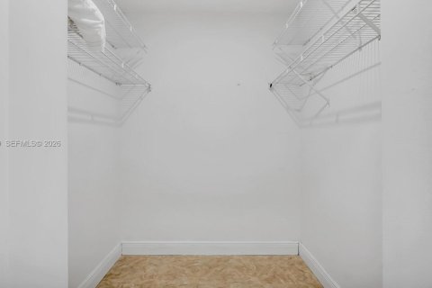 Townhouse in Lauderhill, Florida 3 bedrooms, 207.26 sq.m. № 2048005 - photo 24