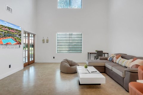 Townhouse in Lauderhill, Florida 3 bedrooms, 207.26 sq.m. № 2048005 - photo 7