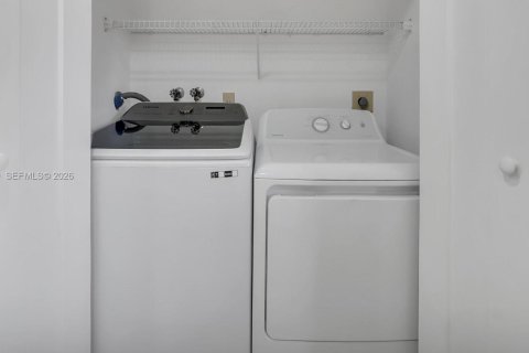 Townhouse in Lauderhill, Florida 3 bedrooms, 207.26 sq.m. № 2048005 - photo 16