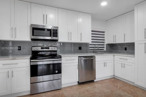 Townhouse in Lauderhill, Florida 3 bedrooms, 207.26 sq.m. № 2048005 - photo 14