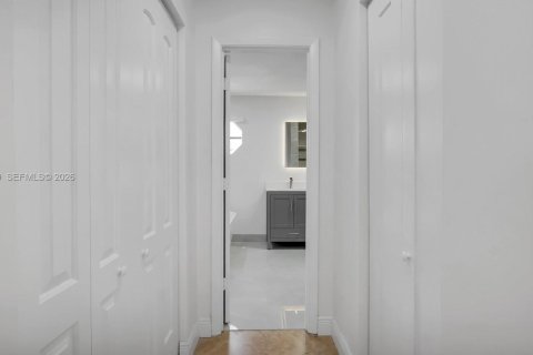 Townhouse in Lauderhill, Florida 3 bedrooms, 207.26 sq.m. № 2048005 - photo 23