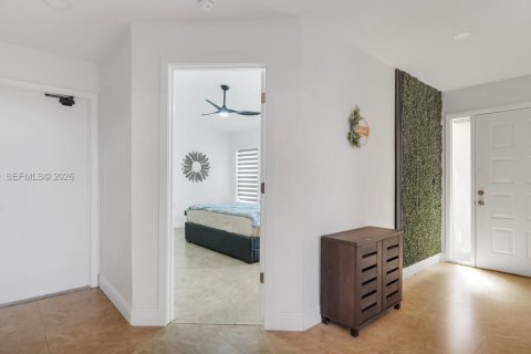 Townhouse in Lauderhill, Florida 3 bedrooms, 207.26 sq.m. № 2048005 - photo 4