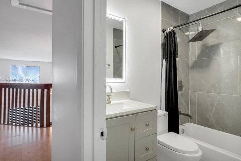 Townhouse in Lauderhill, Florida 3 bedrooms, 207.26 sq.m. № 2048005 - photo 30