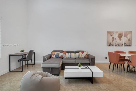 Townhouse in Lauderhill, Florida 3 bedrooms, 207.26 sq.m. № 2048005 - photo 8