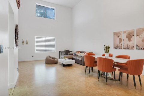 Townhouse in Lauderhill, Florida 3 bedrooms, 207.26 sq.m. № 2048005 - photo 5