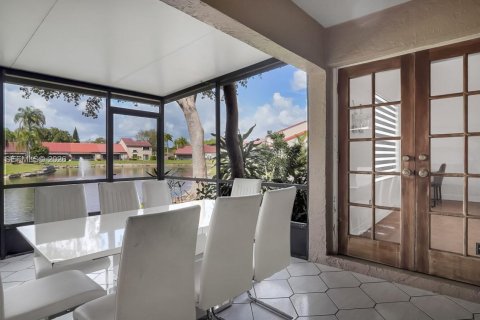 Townhouse in Lauderhill, Florida 3 bedrooms, 207.26 sq.m. № 2048005 - photo 18