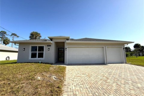 House in Port Charlotte, Florida 4 bedrooms, 256.32 sq.m. № 2306590