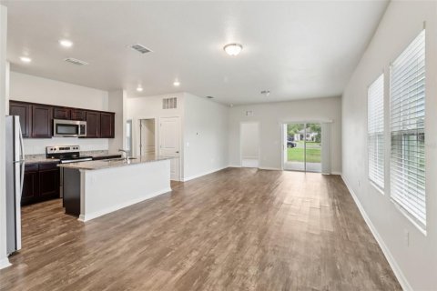 House in New Smyrna Beach, Florida 3 bedrooms, 141.4 sq.m. № 2157414 - photo 4
