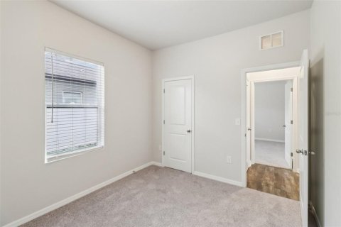 House in New Smyrna Beach, Florida 3 bedrooms, 141.4 sq.m. № 2157414 - photo 14