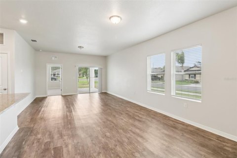 House in New Smyrna Beach, Florida 3 bedrooms, 141.4 sq.m. № 2157414 - photo 5