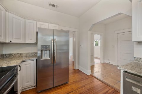 House in Lakeland, Florida 2 bedrooms, 138.98 sq.m. № 2316693 - photo 11