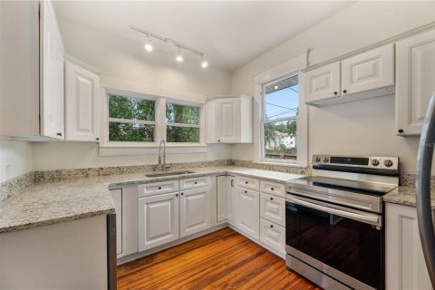 House in Lakeland, Florida 2 bedrooms, 138.98 sq.m. № 2316693 - photo 10