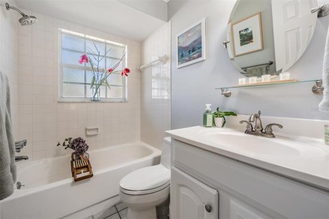 House in Saint Petersburg, Florida 3 bedrooms, 159.61 sq.m. № 1666397 - photo 23
