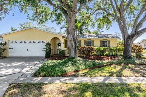 House in Saint Petersburg, Florida 3 bedrooms, 159.61 sq.m. № 1666397 - photo 2