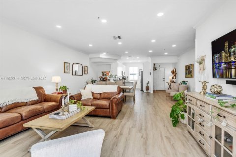 Condominio en venta en Miramar, Florida, 3 dormitorios, 132.48 m2 № 1983583 - foto 8