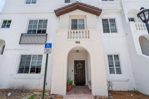 Condominio en venta en Miramar, Florida, 3 dormitorios, 132.48 m2 № 1983583 - foto 1