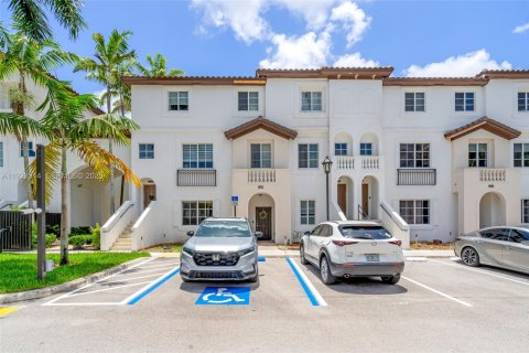 Condominio en venta en Miramar, Florida, 3 dormitorios, 132.48 m2 № 1983583 - foto 2
