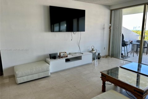 Condo in Key Biscayne, Florida, 2 bedrooms  № 2035400 - photo 4