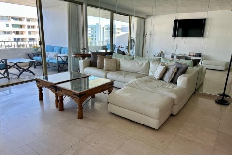 Condo in Key Biscayne, Florida, 2 bedrooms  № 2035400 - photo 3