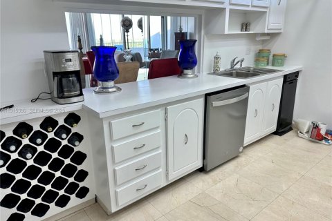 Condo in Key Biscayne, Florida, 2 bedrooms  № 2035400 - photo 10