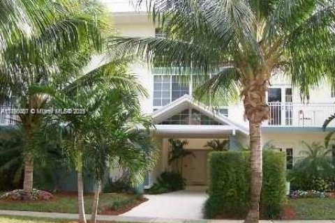 Condo in Key Biscayne, Florida, 1 bedroom  № 1947248 - photo 1