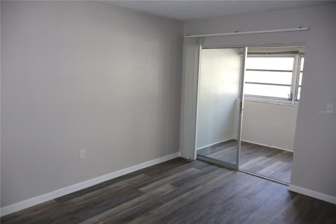Condominio en venta en Saint Petersburg, Florida, 2 dormitorios, 79.43 m2 № 1884293 - foto 4