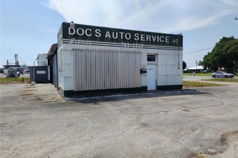 Propiedad comercial en venta en Okeechobee, Florida, 344.76 m2 № 1677399 - foto 1