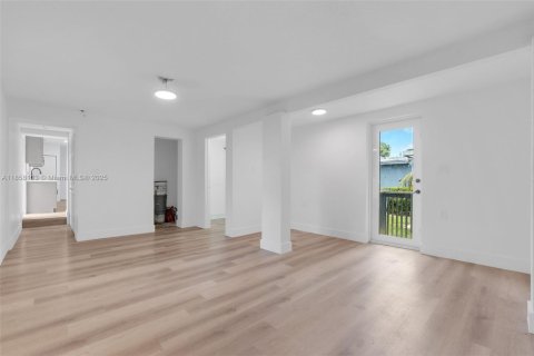 Casa en venta en North Miami Beach, Florida, 3 dormitorios, 139.07 m2 № 1882258 - foto 16