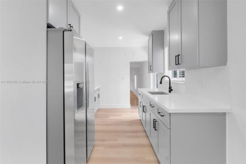 Casa en venta en North Miami Beach, Florida, 3 dormitorios, 139.07 m2 № 1882258 - foto 9