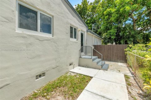 Casa en venta en North Miami Beach, Florida, 3 dormitorios, 139.07 m2 № 1882258 - foto 24
