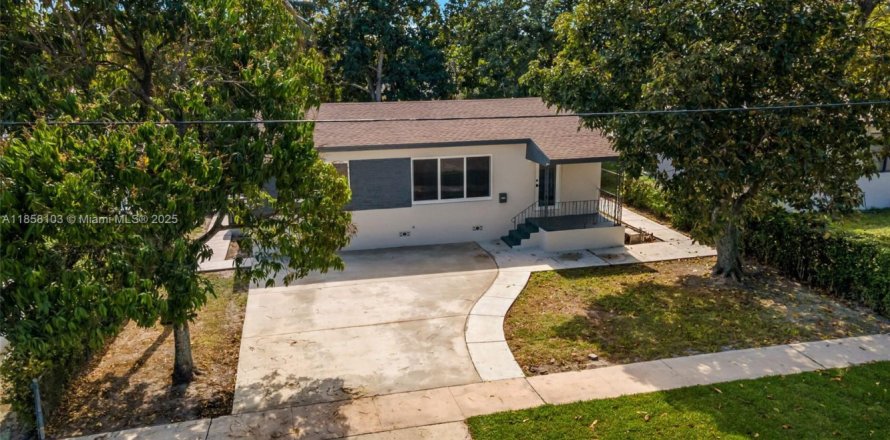 Casa en North Miami Beach, Florida 3 dormitorios, 139.07 m2 № 1882258