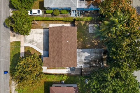 Casa en venta en North Miami Beach, Florida, 3 dormitorios, 139.07 m2 № 1882258 - foto 2
