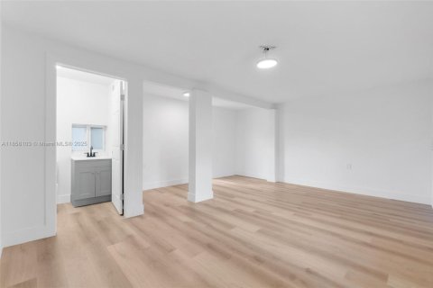 Casa en venta en North Miami Beach, Florida, 3 dormitorios, 139.07 m2 № 1882258 - foto 14