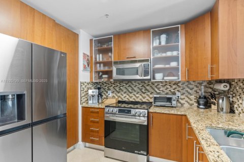 Купить кондоминиум в Халландейл-Бич, Флорида 2 спальни, 92.81м2, № 1984421 - фото 9