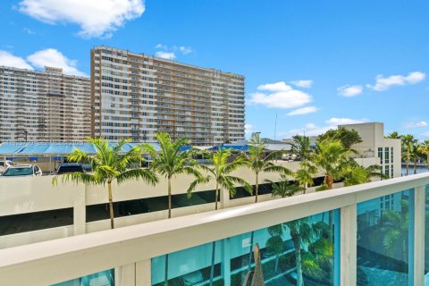 Купить кондоминиум в Халландейл-Бич, Флорида 2 спальни, 92.81м2, № 1984421 - фото 27