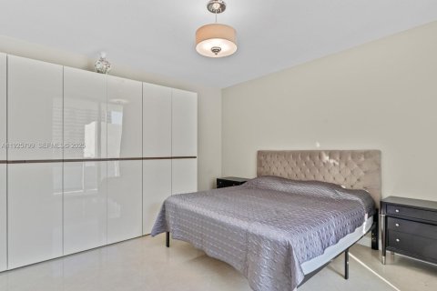 Купить кондоминиум в Халландейл-Бич, Флорида 2 спальни, 92.81м2, № 1984421 - фото 18