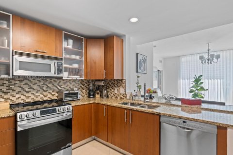 Купить кондоминиум в Халландейл-Бич, Флорида 2 спальни, 92.81м2, № 1984421 - фото 8