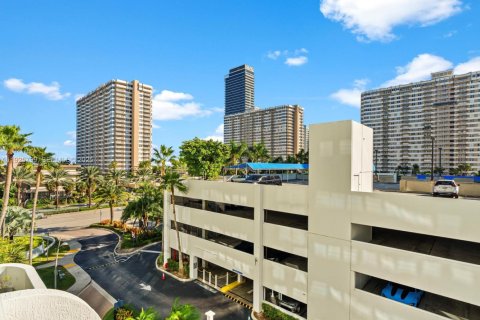 Купить кондоминиум в Халландейл-Бич, Флорида 2 спальни, 92.81м2, № 1984421 - фото 25