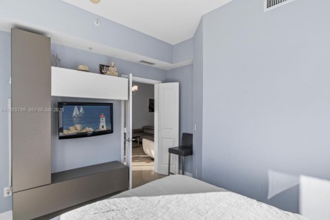 Купить кондоминиум в Халландейл-Бич, Флорида 2 спальни, 92.81м2, № 1984421 - фото 15