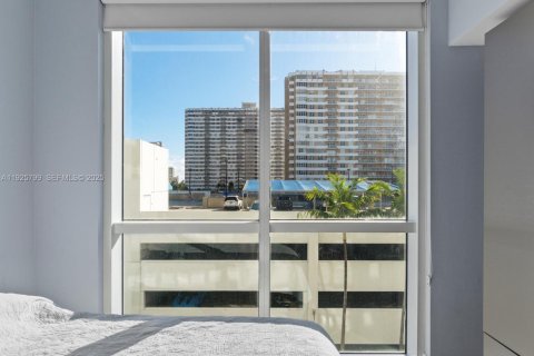 Купить кондоминиум в Халландейл-Бич, Флорида 2 спальни, 92.81м2, № 1984421 - фото 13