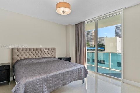 Купить кондоминиум в Халландейл-Бич, Флорида 2 спальни, 92.81м2, № 1984421 - фото 16