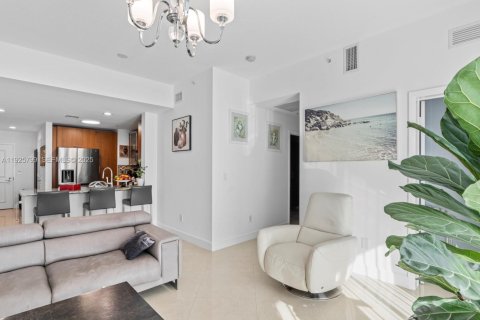 Купить кондоминиум в Халландейл-Бич, Флорида 2 спальни, 92.81м2, № 1984421 - фото 4