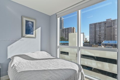 Купить кондоминиум в Халландейл-Бич, Флорида 2 спальни, 92.81м2, № 1984421 - фото 11